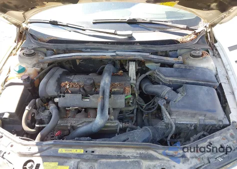 2001 Volvo V70 T5 from USA, damaged, VIN YV1SW53D411061537